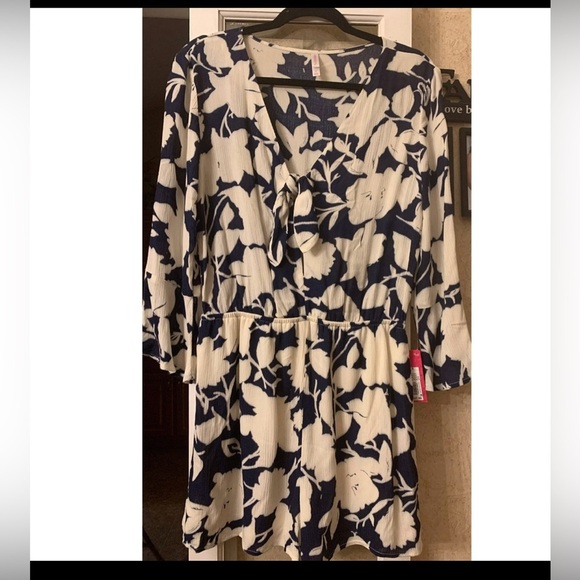 Xhilaration Floral Navy and White - Picture 1 of 9